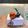 Llavero de coche cool de fricción, divertido llavero colgante de modelo de juguete de motocicleta para aliviar el estrés, al por mayor