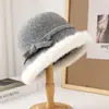 Al por mayor 25 Años Otoño e Invierno Nuevo Estilo Japonés Borde Crudo Festival de Mariposas Sombrero de Pescador para Mujeres con Lana, Cálido y Adelgazante Sombrero de Cubo