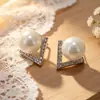 Brincos estilo europeu brincos triangulares de pérola leve luxo alta qualidade versáteis brincos simples para o dia a dia personalidade feminina nicho