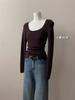 Camisa de punto de cuello cuadrado marrón para mujer, estilo nuevo Otoño e Invierno 2025, abrigo de corte entallado de alta gama