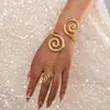 Set de pulsera y anillo geométrico en espiral europeo y americano, pulsera abierta de metal, accesorios de estilo exótico único, juego de dos piezas al por mayor