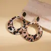 Brincos Redondos de Tecido Retro Europeus e Americanos com Estampa de Leopardo Vazada, Brincos de Moda High-End Transfronteiriços, Brincos com Design Personalizado para Mulheres