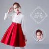 Crianças e Meninas do Ensino Fundamental Vestido de Performance para Concurso de Recitação de Poesia Patriótica para Coro Vermelho Pequeno Apresentador