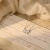 Corrente de Clavícula Dupla com Diamante Banhada a Ouro 14K da Amazon para Mulheres, Colar Simples e Moderno de Luxo Leve, Acessório Versátil e Elegante para Europa e América