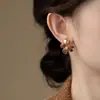 Pendientes de Perla con Flor Microincrustada Dorada de Nuevo Estilo para Mujer, Pendientes de Lujo Ligero de Nicho de Gama Alta con Temperamento Único y Hermoso