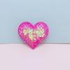 Lentejuelas coloridas amor tela adhesivos gofrado ultrasónico hecho a mano accesorios para el cabello material para tocado accesorios de joyería corazón al por mayor