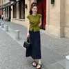 Moda de verão estilo coreano blusa top de manga curta com nó torcido e fenda na barra e saia versátil de bolinhas terno elegante para mulheres