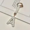 Pingente de chaveiro de carro com 26 letras em inglês cravejado de diamantes transfronteiriço, decoração de bolsa com strass de argila, atacado de chaveiro de celular