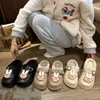 Bonitas pantuflas cerradas de suela gruesa con forro de felpa, cómodas para otoño e invierno, diseño de conejo, pantuflas de algodón 2026, nuevo estilo para el hogar, negro