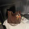 Bolsa de Camurça Outono e Inverno Bolsa Tote de Grande Capacidade Feminina Corrente Trabalho em Couro Versátil Marrom Maillard Bolsa de Ombro Retrô