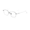 Armazón de Gafas Cuadrado de Titanio Puro Ultraligero Plateado Armazón para Gafas de Miopía Estilo Diseñador de Nicho Lente Anti-Luz Azul Venta al por Mayor AD-702
