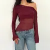 2025 Primavera e Outono Novo Europeu e Americano Gola Assimétrica Ombro a Ombro Malha Costurada Transparente Estilo Sexy Top Camiseta