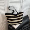 Bolsa de Compras Rayada Blanca y Negra Transfronteriza 2026, Bolsa Tote Estilo Perezoso, Bolso de Hombro Tejido Simple de Gran Capacidad para el Trabajo