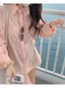 Camisa a rayas rosa estilo coreano en stock para mujer, nuevo modelo de primavera y otoño, corte holgado, versátil, adelgazante, de manga larga, ligera, protectora del sol