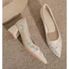 Zapatos de Boda Blancos con Grulla Bordada y Flor de Lirio Estilo Chino Nuevo para Mujer, Tacón Grueso, Cómodos, Boca Baja, Punta Fina, Satén, Tacones Altos para Hanfu Cheongsam