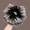 Scrunchie grande de malla súper etéreo con adornos de perlas y bordado de plumas, accesorio para el cabello de alta gama estilo coreano para mujer