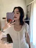 Camiseta feminina de verão casual relaxada branca com gola redonda, manga curta vazada, top cardigã de tricô fino slim