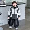 Chaqueta acolchada para niño otoño e invierno moda 2026 nuevo elegante para niños gruesa de algodón de dos capas cortavientos abrigo de algodón