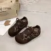 2026 Zapatos Casuales de Gamuza Marrón Oscuro Retro con Correa de Doble Hebilla Otoño Invierno Versátiles Cómodos Suela Suave Modernos Zapatos para Mujer Estilo de Moda