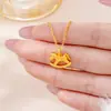 Collar de Moneda de Hielo Brillante Estilo Lujo Ligero con Caballo para Mujer, Cadena para Clavícula de Madera con Caballo del Año del Caballo Vietnamita de Oro Arena Vintage