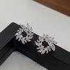 Pendientes de corona distintivos 2024, nuevos pendientes de cristal de moda para mujer, diseño de nicho de verano, pendientes de circonita de red populares