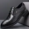 Zapatos casuales de suela suave, versátiles, transpirables, huecos, para aumentar la altura, estilo papá, marca Dragonfly auténtica para hombre, zapatos de piel, nuevo estilo de verano para negocios