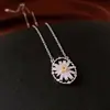 Set de Aretes y Collar de Perlas con Incrustaciones de Diamantes Vintage, Cadena Retro para Clavícula de Alta Resistencia, Set de Joyería Versátil de Lujo Ligero para Mujeres