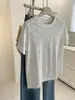 Blusa Branca com Bordado de Flor Vazada Estilo Coreano para Mulheres! Camiseta Jacquard Branca Elegante e Versátil de Manga Curta para o Verão