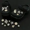 Nuevos dijes para zapatos estilo Bosque de Primavera y Verano con Flores de Cerezo y Melocotonero para Zuecos de Delfín Pequeño, Zapatillas Rosas para Niña Accesorios DIY