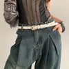 Cinturón Rojo Delgado de Cuero para Mujer, Estilo Retro Americano, Accesorio de Cinturón Versátil de Alta Gama, Adecuado para Vestidos y Jeans, con Elementos Decorativos