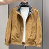 Nova Coleção Primavera e Outono 2026: Jaqueta Casual Masculina Estilosa com Gola Alta, Design Minimalista, Moderno e Elegante, com Padrão Xadrez Patchwork, Perfeita para o Trabalho e o Dia a Dia