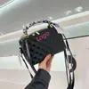 Bolsa de Mão Acolchoada Estilo Tweed para Mulheres 2025 Novo Estilo Elegante Grande Capacidade Ombro Único Versátil Três Maneiras de Carregar Moda