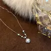 Collar de circonita cuadrada de circonita blanca de lujo ligero para mujer, diseño de nicho de lujo ligero, elegante y sofisticado, exquisito y moderno, cadena versátil para la clavícula para mujer
