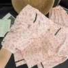 Pijama para mujer talla grande para primavera y otoño, con estampado de leopardo rosa, diseño de Gato KT, un cárdigan con cuello y un tejido de algodón como una nube, que ofrece un corte holgado y es adecuado para usar tanto en interiores como en exteriores.