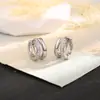 Moda de Celebridad de Internet Exquisitos Aretes de Lujo Ligero con Incrustaciones de Diamantes Aros Europeos y Americanos Transfronterizos Huecos de Doble Capa Zirconia Puños para la Oreja para Mujer