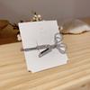 Tesoura de Diamante Completa Prendedor de Celebridade da Internet Adorno de Cabelo Grampo de Cabelo Presilha Lateral Grampo de Uma Letra para Meninas Acessórios de Cabelo Coreanos Simples Moda Grampo para Franja