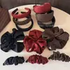 Elástico para el pelo elegante de satén texturizado con lunares color vino, para moños, coletas, versátil, accesorio para el cabello