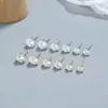 Brincos de zircônia de três garras para mulheres, studs geométricos redondos de zircônia para o lóbulo da orelha, joias de ouvido simples e versáteis com temperamento ins