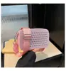 Bolso Pequeño Cuadrado de Moda Transfronterizo Verano 2025 Versátil Moda Retro Remache Bolso de Mujer Pu Bolso Versátil de Hombro Cruzado