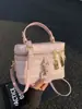 Bolso Bandolera de Bloques de Color de Moda Súper Trendy para Mujer 2025, Bolso Cubo de Mano de Nuevo Estilo Súper Popular con Diseño Único, Bolso de Hombro de Nicho