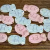 Botones Lindos de Forma de Pez Pequeño de Agujero Único en Azul y Rosa con Diseños de Patrones Irregulares para Camisas, Cárdigans, Suéteres y Abrigos
