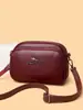 Bolsa Quadrada Pequena Elegante e da Moda 2025 Nova Bolsa Feminina de Ombro Transversal Bolsa Transfronteiriça para Mulheres de Meia-Idade Bolsa de Mãe Tendência