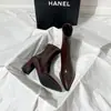 Botas de Cano Curto Marrons Chuyuji Femininas de Salto Alto, Novo Estilo Outono/Inverno, Forradas com Lã, Estilo Francês, Zíper nas Costas, Elástico, Bico Fino, Salto Grosso