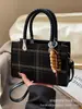 Bolso Pequeño Súper Popular para Mujer, Versátil Otoño e Invierno 2025 Nuevo Bolso de Hombro Cruzado Retro, Bolso de Mano Casual de Venta Caliente