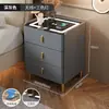 Mesita de noche inteligente, mesita de noche moderna de alta gama para dormitorio del hogar, gabinete de almacenamiento multifuncional de lujo ligero con carga inalámbrica