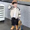 Roupa de Outono para Meninos 2026 Nova Legal Bonita Moderna Menininho Uniforme de Baseball Estilo Primavera e Outono Criança Malandro Bonito Top Moderno