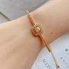 Pulsera de Cubo de Azúcar Incrustado con Emblema de Oro de Arena Vietnamita Pulsera de Latón Chapado en Oro Diamante Moda Femenina Lujo Accesible de Alta Gama Joyería de Mano