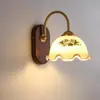 Lámpara de mesita de noche de dormitorio simple escandinava Lámpara de pared retro americana para sala de estar, pasillo, pasillo Lámpara de pared de vidrio de madera maciza japonesa