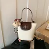 Bolso de Mano de Alta Gama para Mujer, Nuevo Bolso de Hombro de Moda Color-Blocking Primavera 2026, Adecuado para el Trabajo y los Viajes, Bolso Cruzado Tipo Cubo