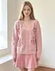 Cárdigan de punto rosa con cuello en V, europeo y americano, para mujer, nuevo abrigo suéter bordado de primavera, top de estilo suelto y casual